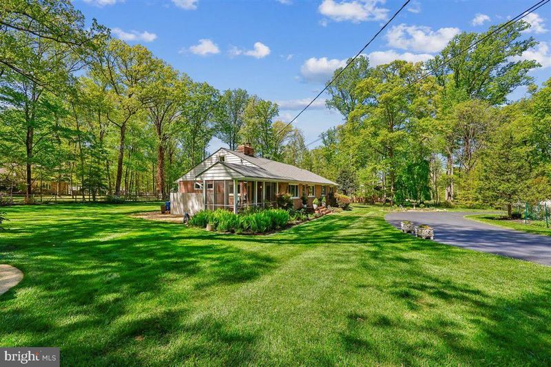 4318 Pinetree Rd, Rockville, MD 20853