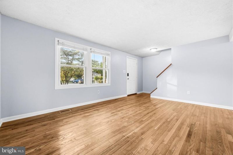 8041 Bosley Ct, Glen Burnie, MD 21061