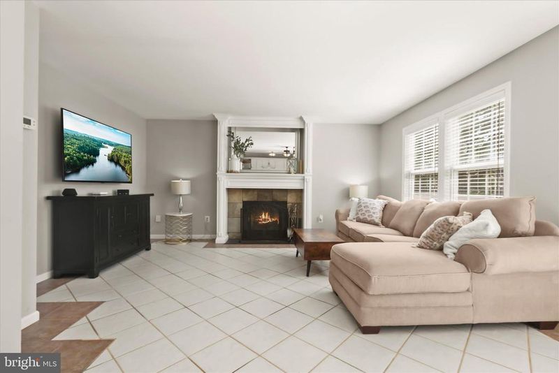 239 Bishops Glen Dr, Frederick, MD 21702