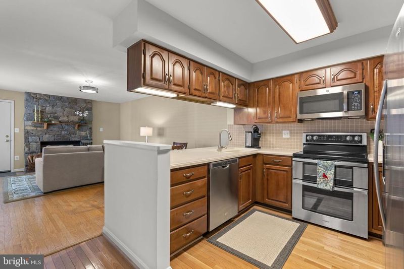 20421 Remsbury Pl, Gaithersburg, MD 20886