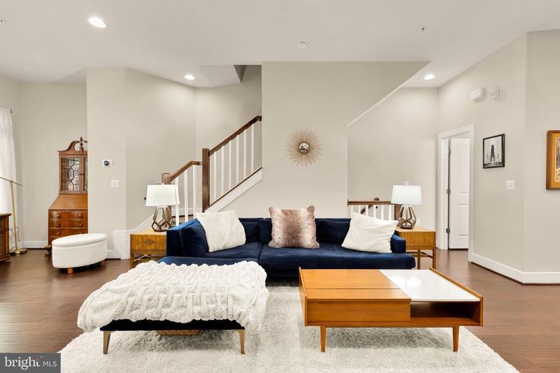 1426 Van Valkenburgh Ln, Alexandria, VA 22301
