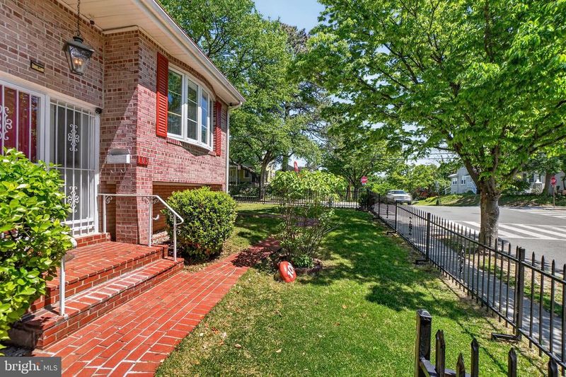 109 Van Buren St NW, Washington, DC 20012