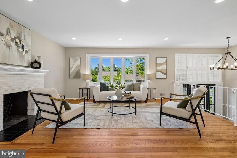 10710 Almond St, Fairfax, VA 22032