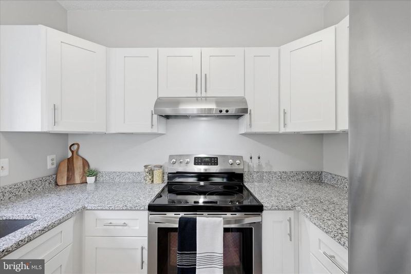 1907 Villaridge Dr, Reston, VA 20191
