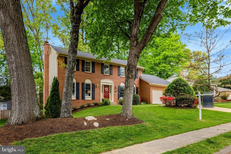 9705 Flintridge Ct, Fairfax, VA 22032