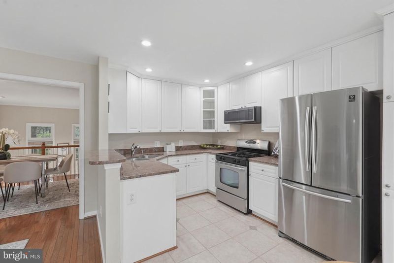 4662 W Braddock Rd, Alexandria, VA 22311