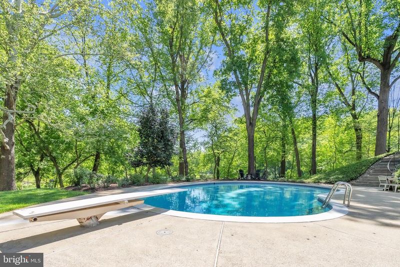 14 Stanmore Ct, Potomac, MD 20854