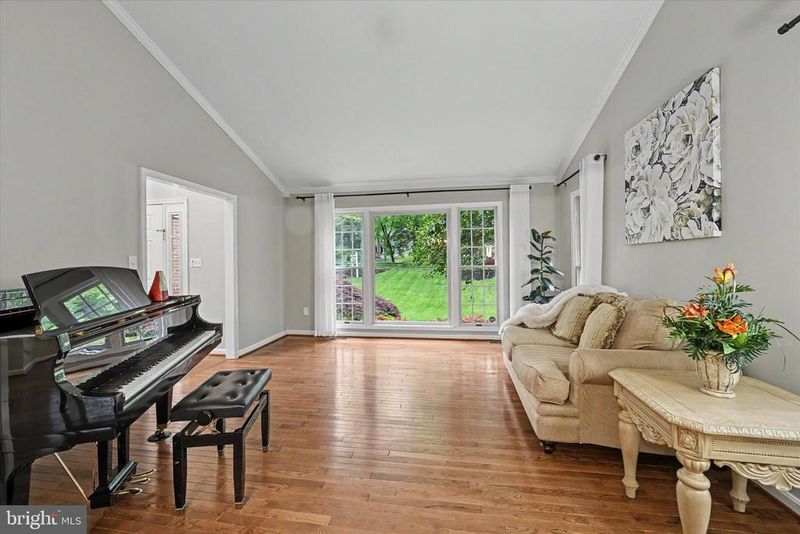 8033 Crest Rd, Laurel, MD 20723