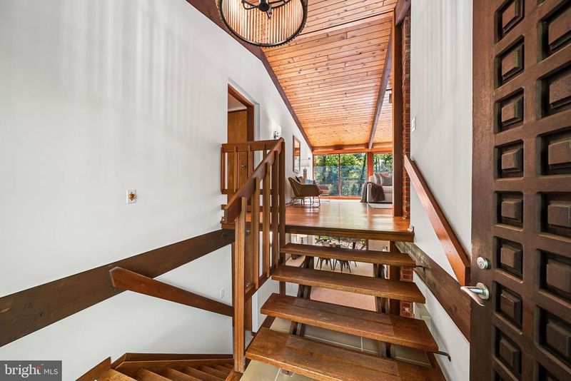 6551 Jay Miller Dr, Falls Church, VA 22041