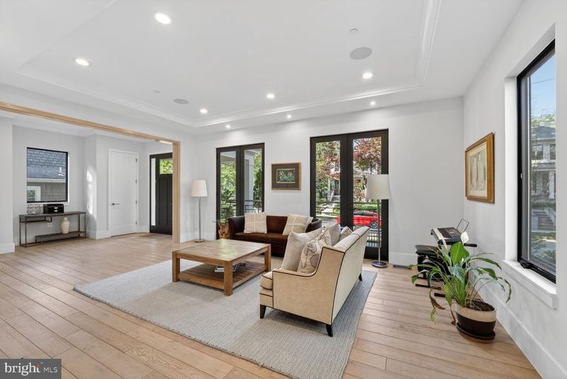 5310 Dorsett Pl NW, Washington, DC 20016