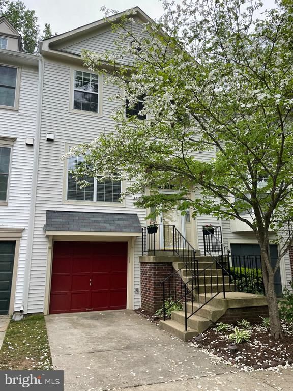 5833 Pin Oak Commons Ct, Burke, VA 22015