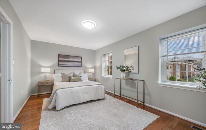 5822 Burke Manor Ct, Burke, VA 22015