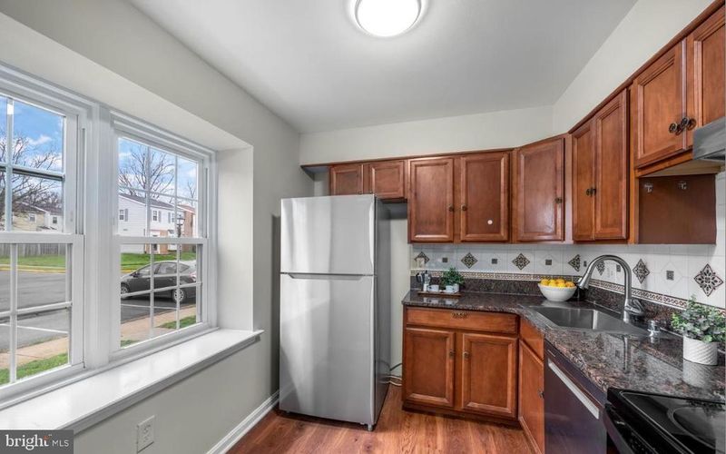 5822 Burke Manor Ct, Burke, VA 22015