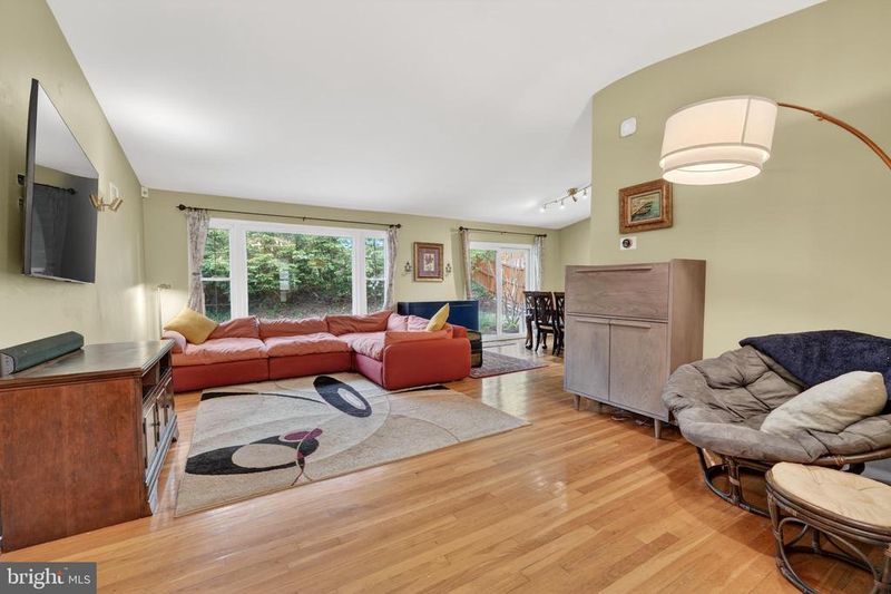 1008 Robroy Dr, Silver Spring, MD 20903