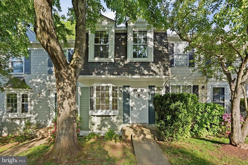 129 Bickel Ct, Sterling, VA 20165