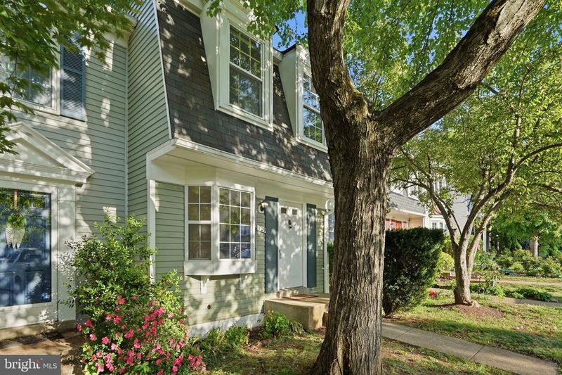 129 Bickel Ct, Sterling, VA 20165