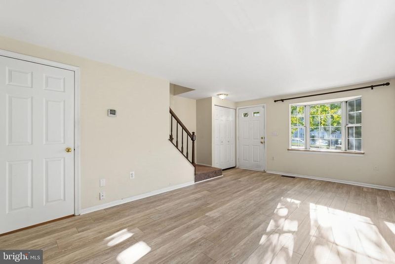 129 Bickel Ct, Sterling, VA 20165