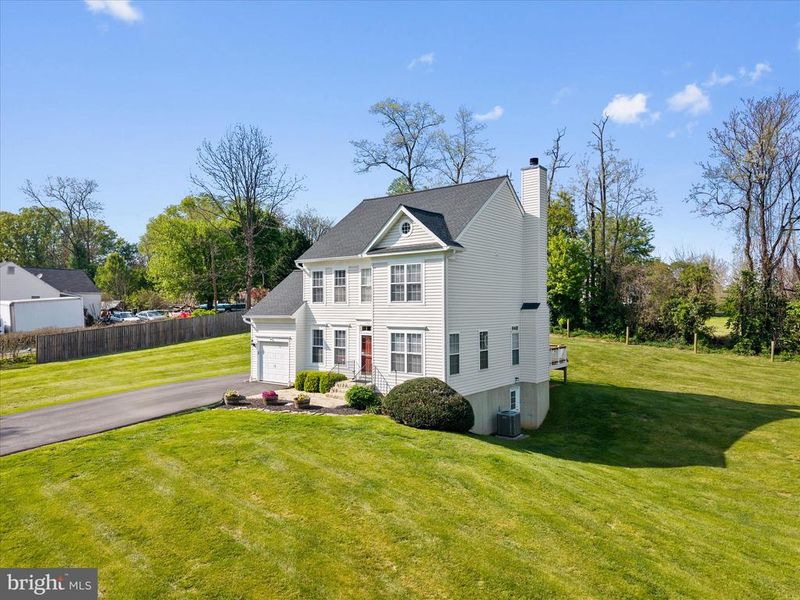 102 Delaware Ave, Hamilton, VA 20158