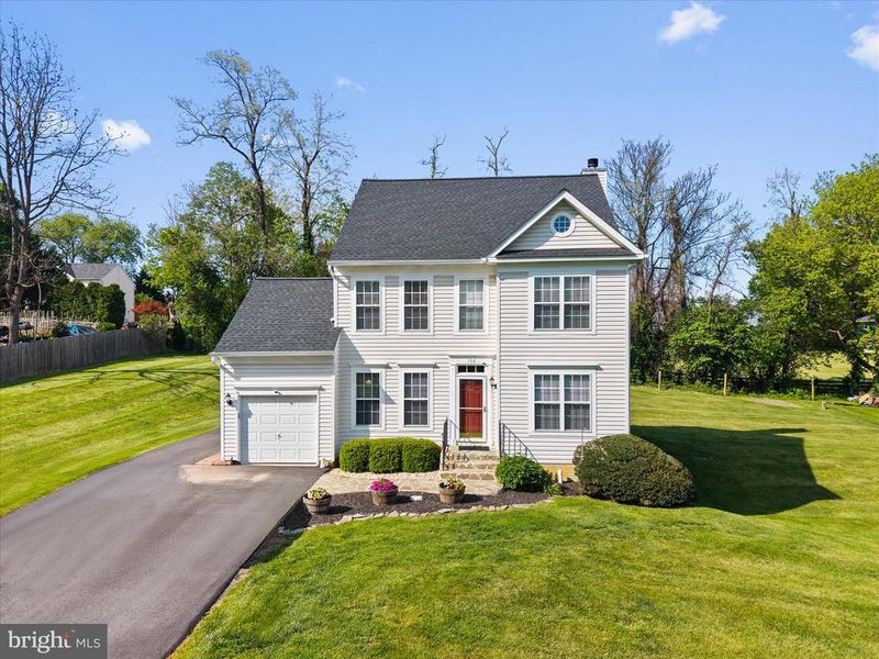 102 Delaware Ave, Hamilton, VA 20158