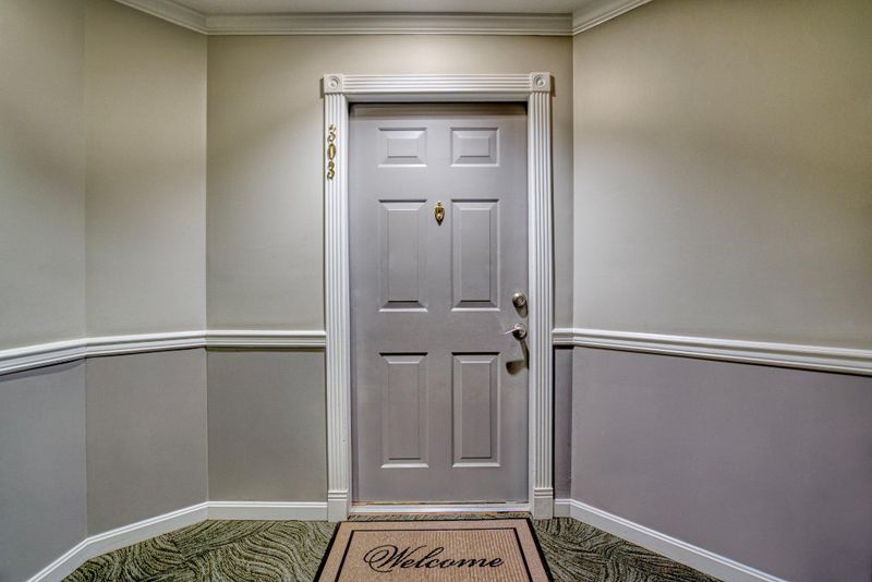 2701 Bellforest Ct #303, Vienna, VA 22180