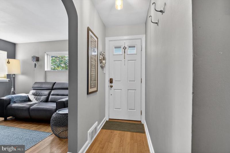 2245 Buchanan St N, Arlington, VA 22207