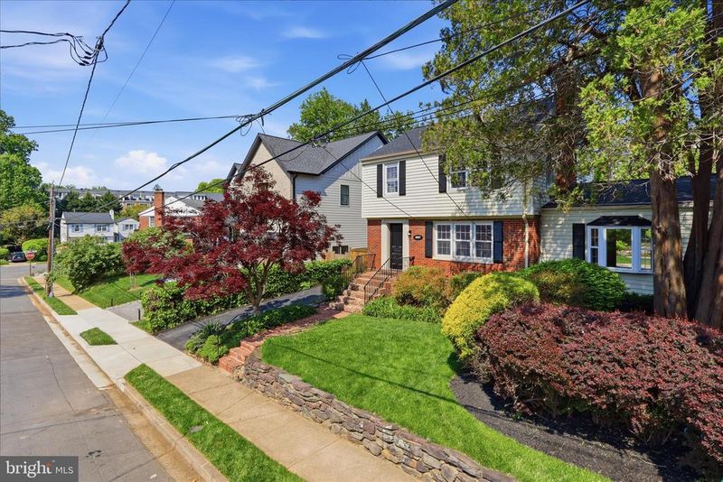 5537 10th St N, Arlington, VA 22205