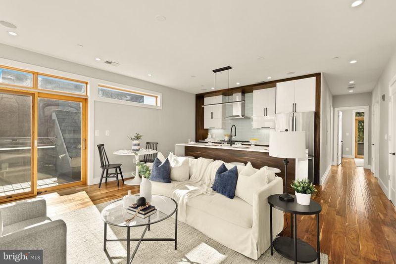 1337 K St SE #PENTHOUSE 3, Washington, DC 20003