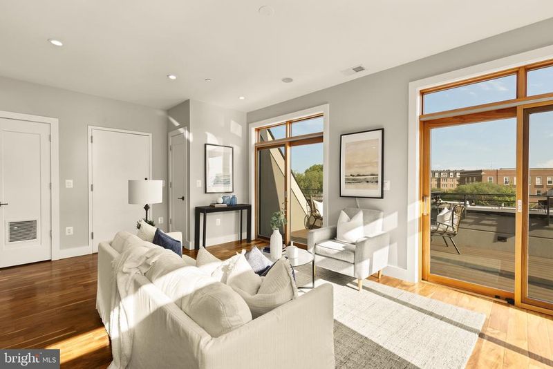 1337 K St SE #PENTHOUSE 3, Washington, DC 20003