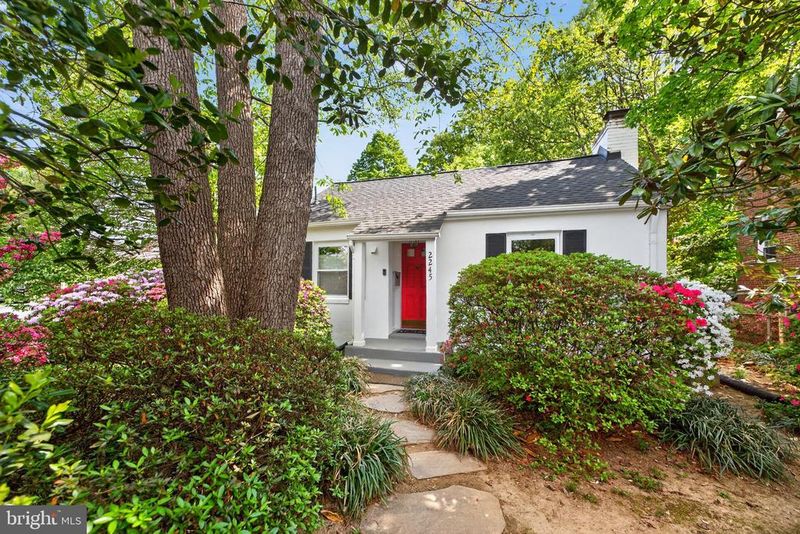 2245 Buchanan St N, Arlington, VA 22207