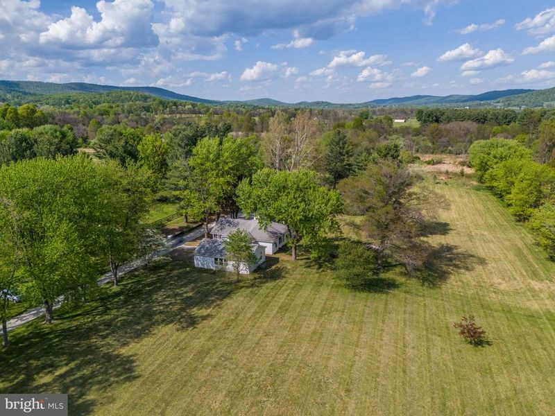 15630 Edgegrove Rd, Purcellville, VA 20132