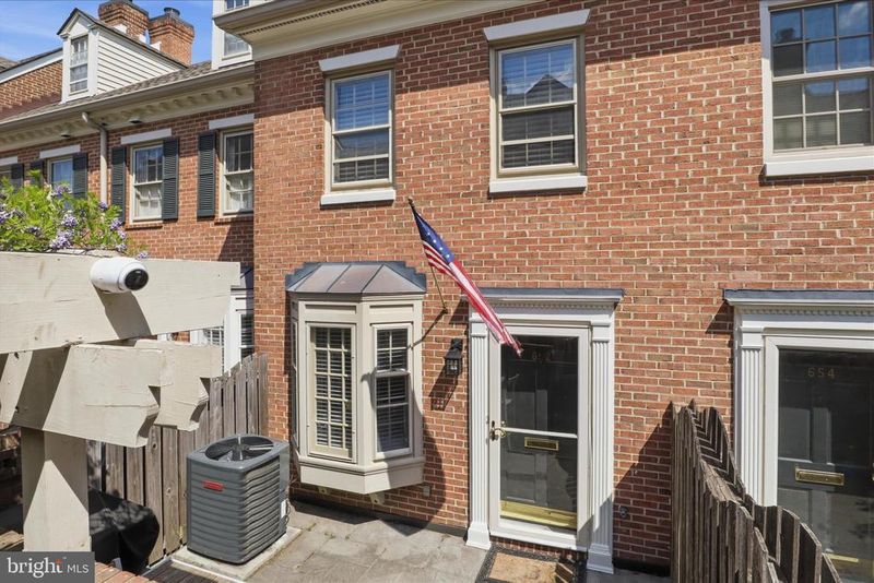 652 S Columbus St, Alexandria, VA 22314