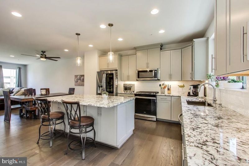 5004 Oakmoore Dr, Rockville, MD 20852