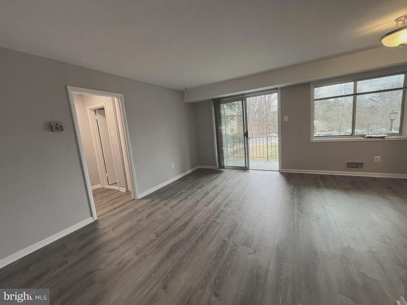 10500 Weymouth St #104, Bethesda, MD 20814