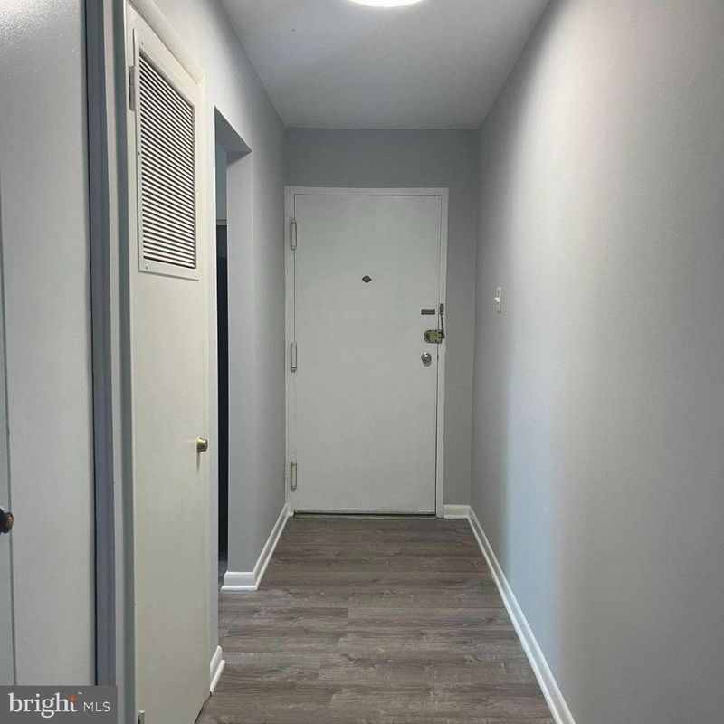 10500 Weymouth St #104, Bethesda, MD 20814