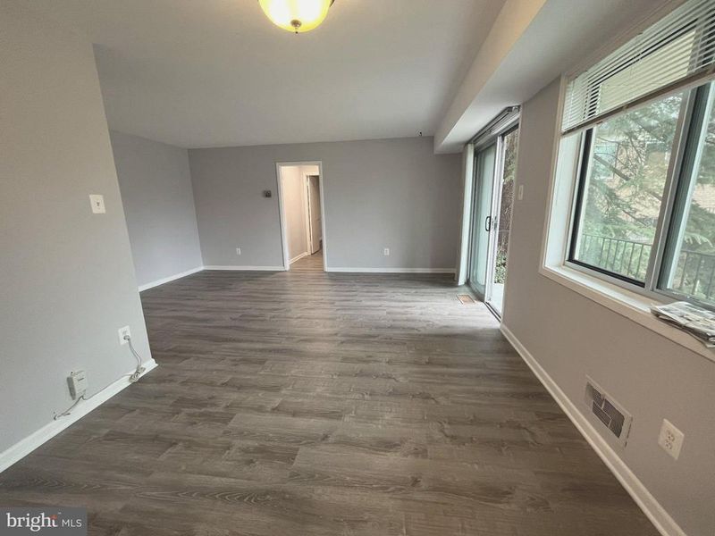 10500 Weymouth St #104, Bethesda, MD 20814