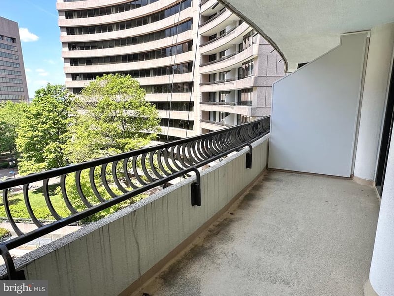 1300 Crystal Dr #901S, Arlington, VA 22202