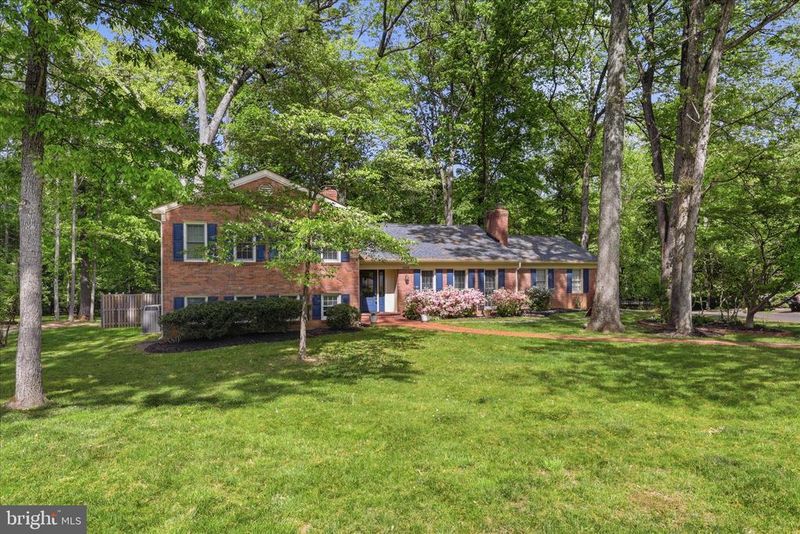 2400 Beekay Ct, Vienna, VA 22181