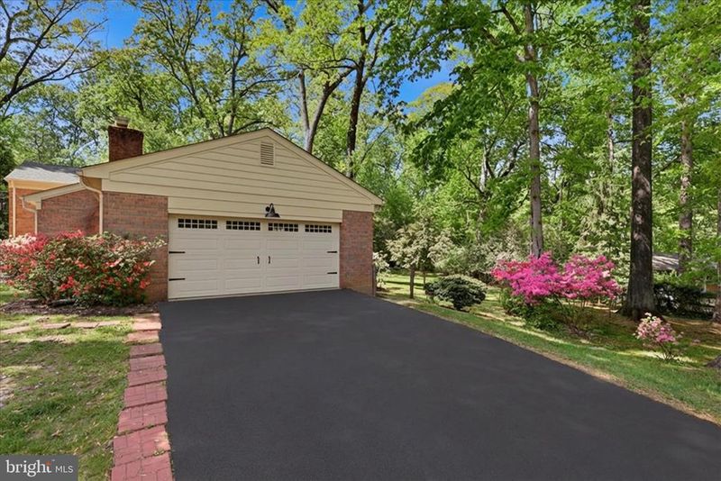 2400 Beekay Ct, Vienna, VA 22181