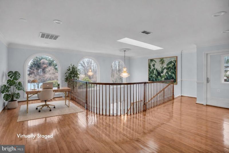 7839 Heritage Dr, Annandale, VA 22003