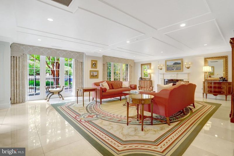 1201 N Nash St #402, Arlington, VA 22209