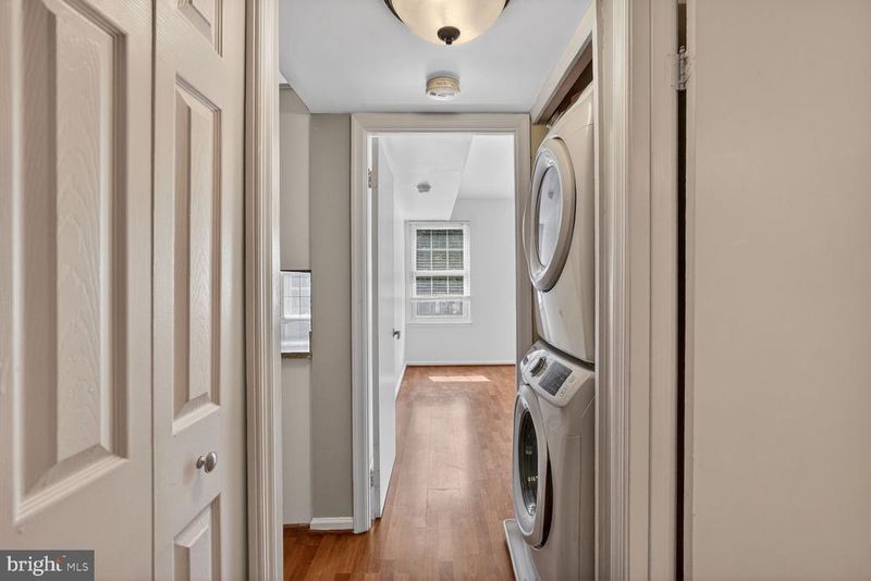 15 Pickering Ct #201, Germantown, MD 20874