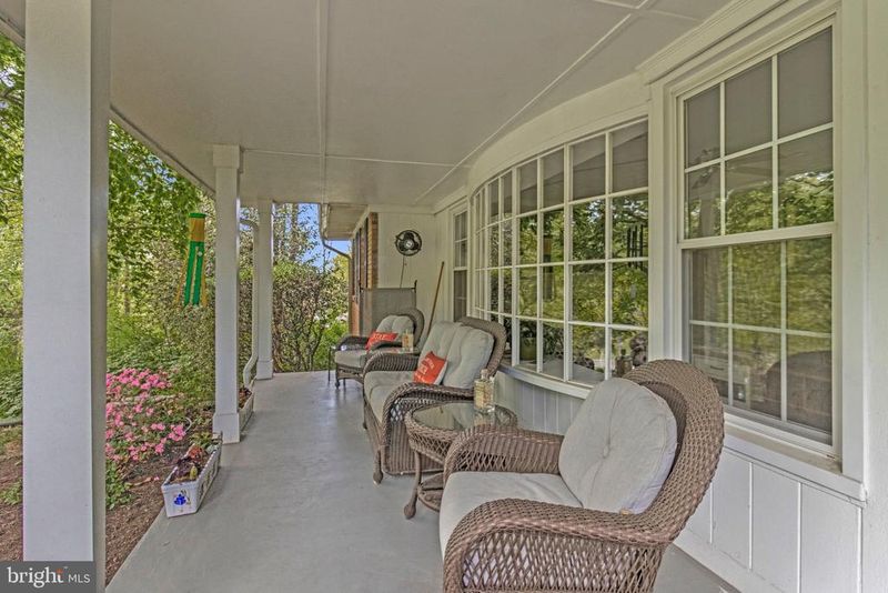 5655 Glenwood Dr, Alexandria, VA 22310