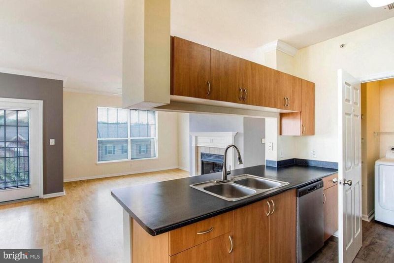 13505 Kildare Hills Ter #404, Germantown, MD 20874