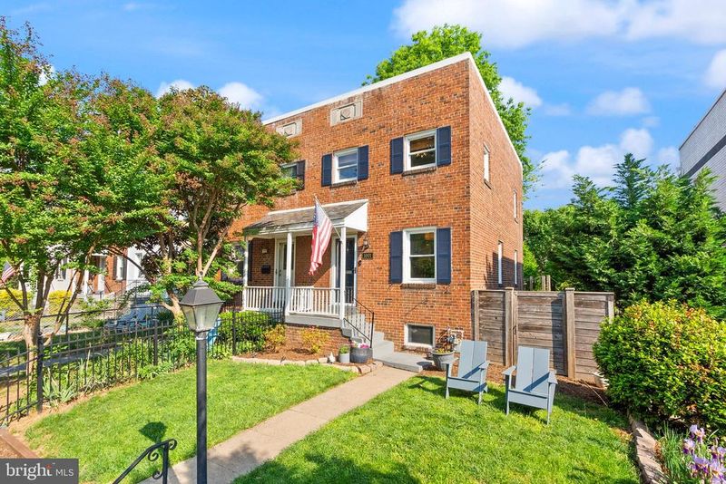 1001 Bashford Ln, Alexandria, VA 22314