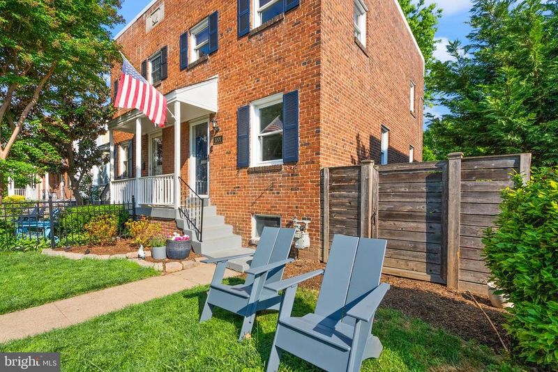 1001 Bashford Ln, Alexandria, VA 22314
