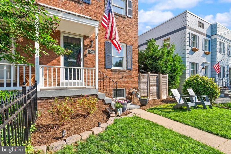 1001 Bashford Ln, Alexandria, VA 22314