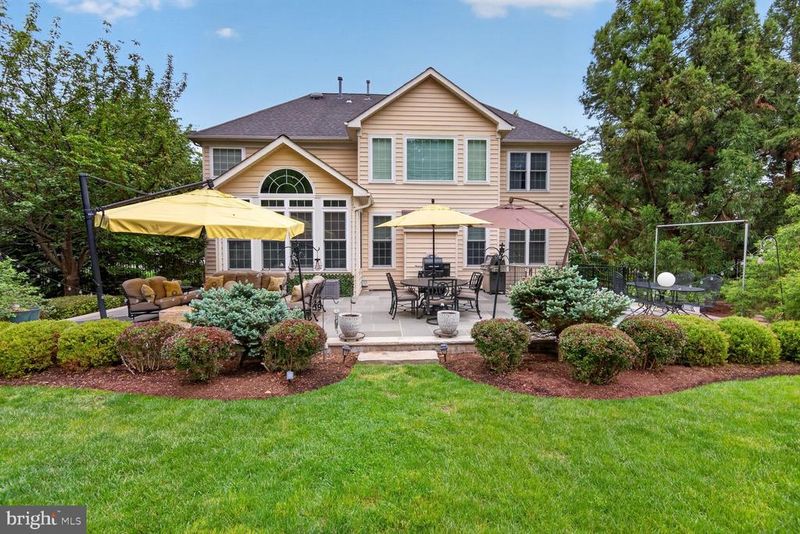 5028 Signature Ct, Haymarket, VA 20169