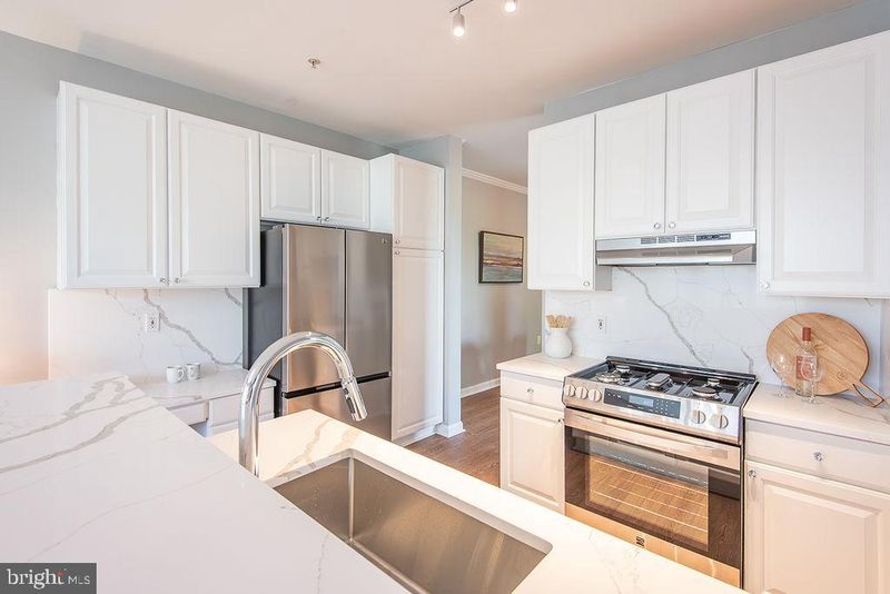 6480 Cheyenne Dr #203, Alexandria, VA 22312