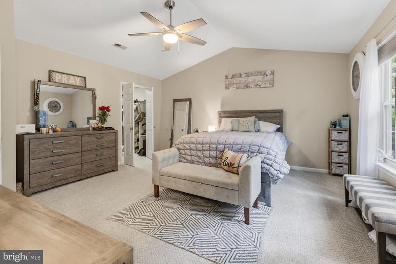 3404 Holly Cir, Triangle, VA 22172