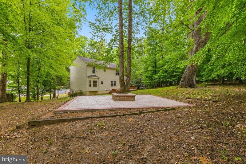 3404 Holly Cir, Triangle, VA 22172